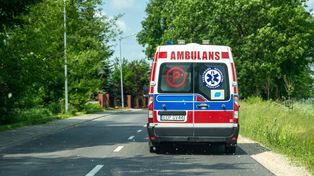 37-latek zginął porażony prądem. Do tragedii doszło podczas naprawy maszyny rolniczej