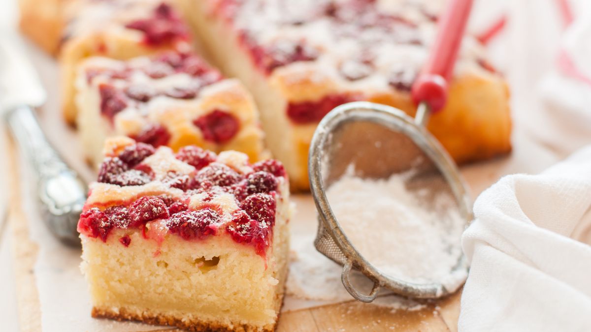 Ciasto maślankowe z malinami idealne na letni deser