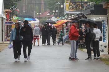 Mnóstwo ludzi na Sielpi 10 lipca: nie straszny im deszcz i pochmurna pogoda