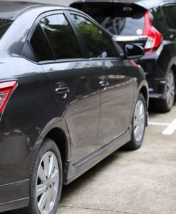 Parkingowy paraliż w Krakowie. "Sąsiad chodzi z linijką"