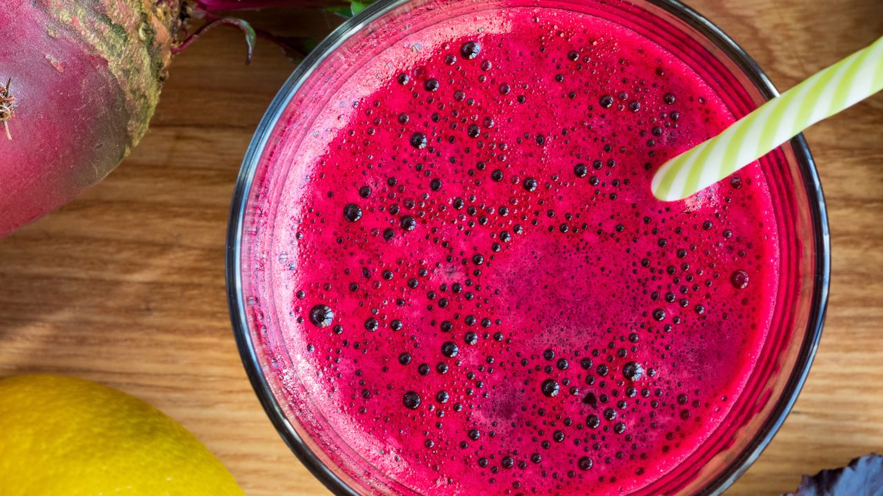 Sok z buraka. Warto pić każdego dnia (WIDEO)