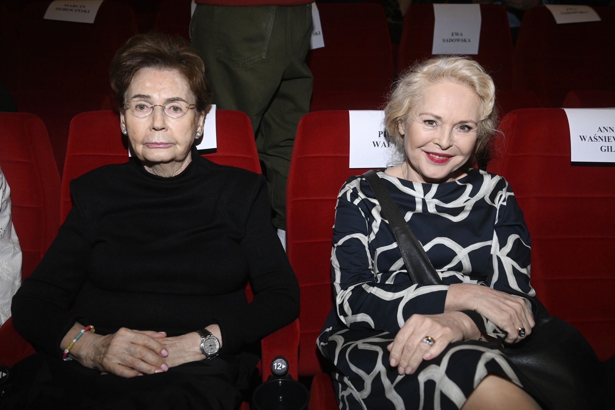 Bożena Walter i Katarzyna Walter na premierze filmu "Niebezpieczni dżentelmeni"