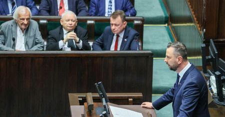 Burza po zatrzymaniu żołnierzy. PiS chce dymisji, trwają narady