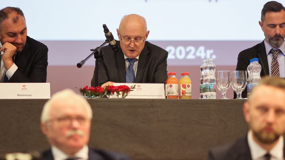 Wojciech Jasi�ski
P�ock, 06.02.2024. By�y przewodnicz�cy Rady Nadzorczej Orlen S.A. Wojciech Jasi�ski (C) podczas nadzwyczajnego walnego zgromadzenia akcjonariuszy Orlenu, 6 bm. w Domu Technika w P�ocku. (sko) PAP/Szymon �abi�ski ***Zdj�cie do depeszy PAP pt. NWZ Orlenu odwo�a�o rad� nadzorcz� sp�ki***
Szymon �abi�ski
akcjonariusze, biznes, koncern, orlen, zgromadzenie