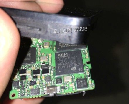 Oto zdjęcia prototypu inteligentnego zegarka Nokii. Brzydki jak noc, czyli tak jak większość smartwatchy w 2014 7