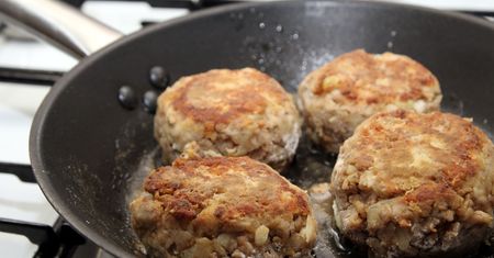 Kotlety mielone nadziewane pieczarkami