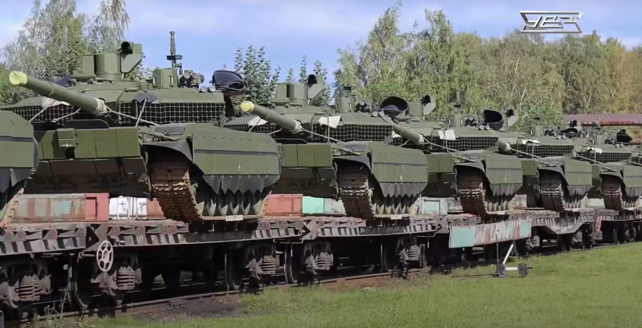 Trainload of Russian T-90M tanks heads to Ukraine amid conflict