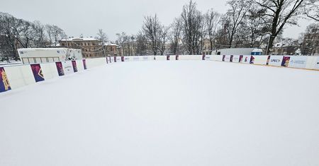 Dobre wieści dla fanów zimowego szaleństwa. Lodowisko na Placu Litewskim będzie funkcjonowało dłużej