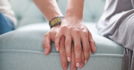 Jak poderwać nieznaną osobę. Trener wskazuje konkretne słowa