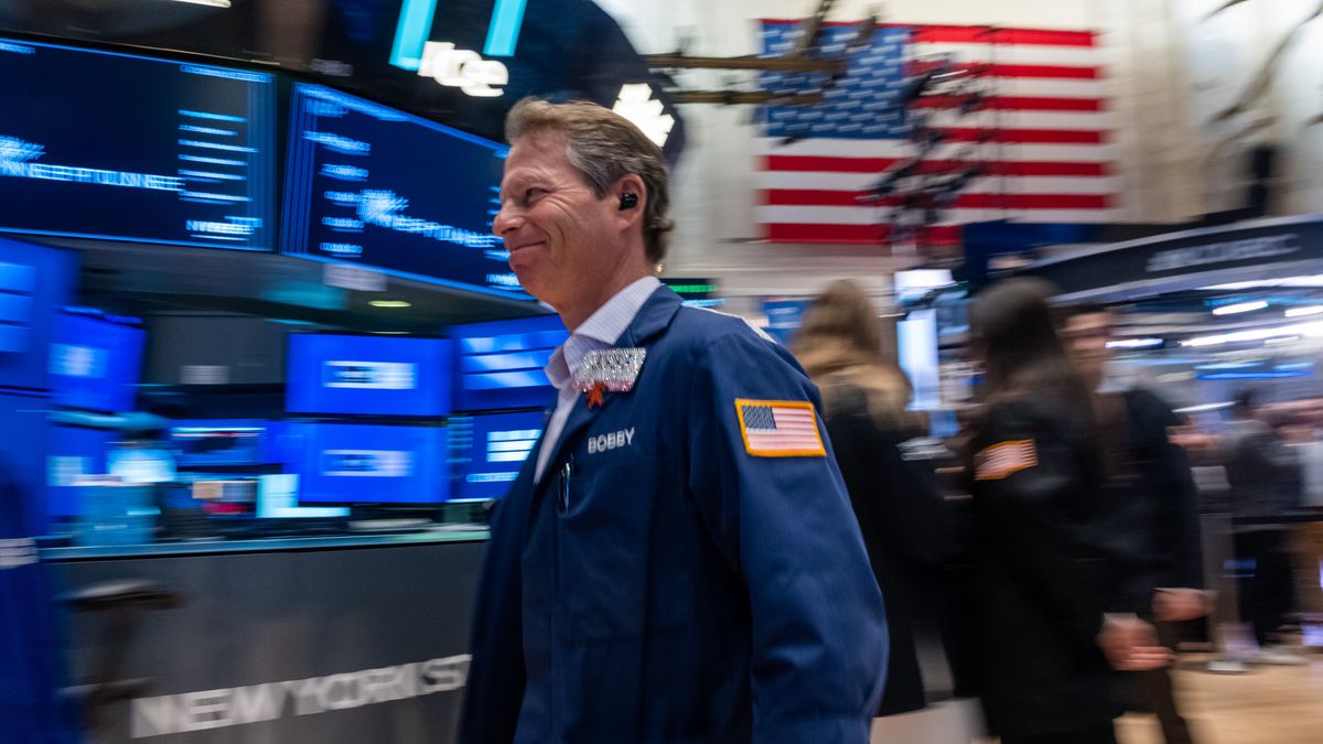 NEW YORK, NEW YORK - OCTOBER 01: Traders work on the floor of the New York Stock Exchange (NYSE) on October 01, 2025, in New York City. Stocks were down in morning trading as investors weigh the consequences of the government shutdown which took effect after midnight Wednesday. (Photo by Spencer Platt/Getty Images)