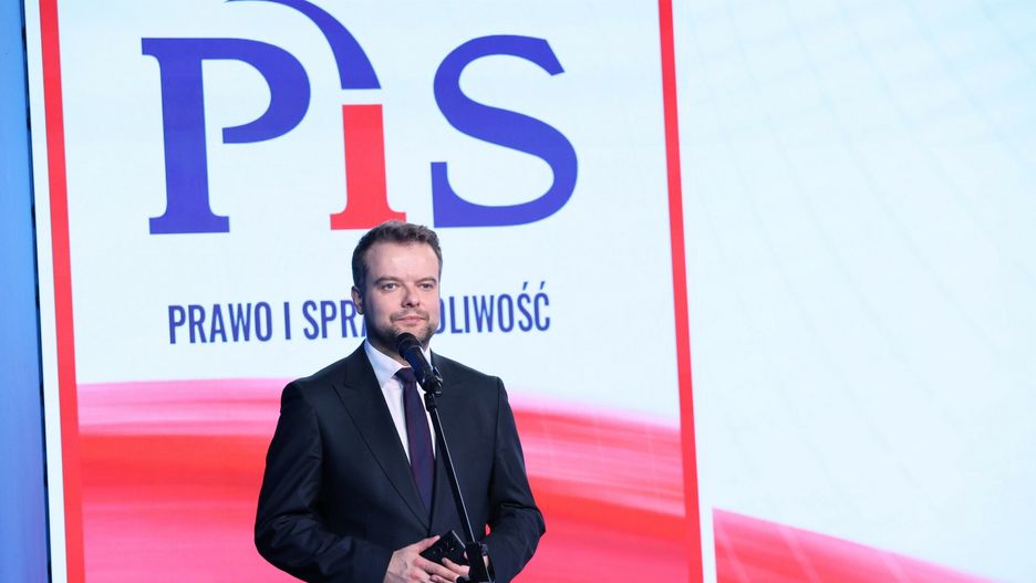 Konferencja prasowa Prezesa PiS
Fot. Wojciech Olkusnik/East News, Warszawa, 09.12.2024. Konferencja prasowa prezesa PiS Jaroslawa Kaczynskiego, przewodniczacego KP PiS Mariusza Blaszczaka i rzecznika PiS Rafala Bochenka (n/z).
Wojciech Olkusnik