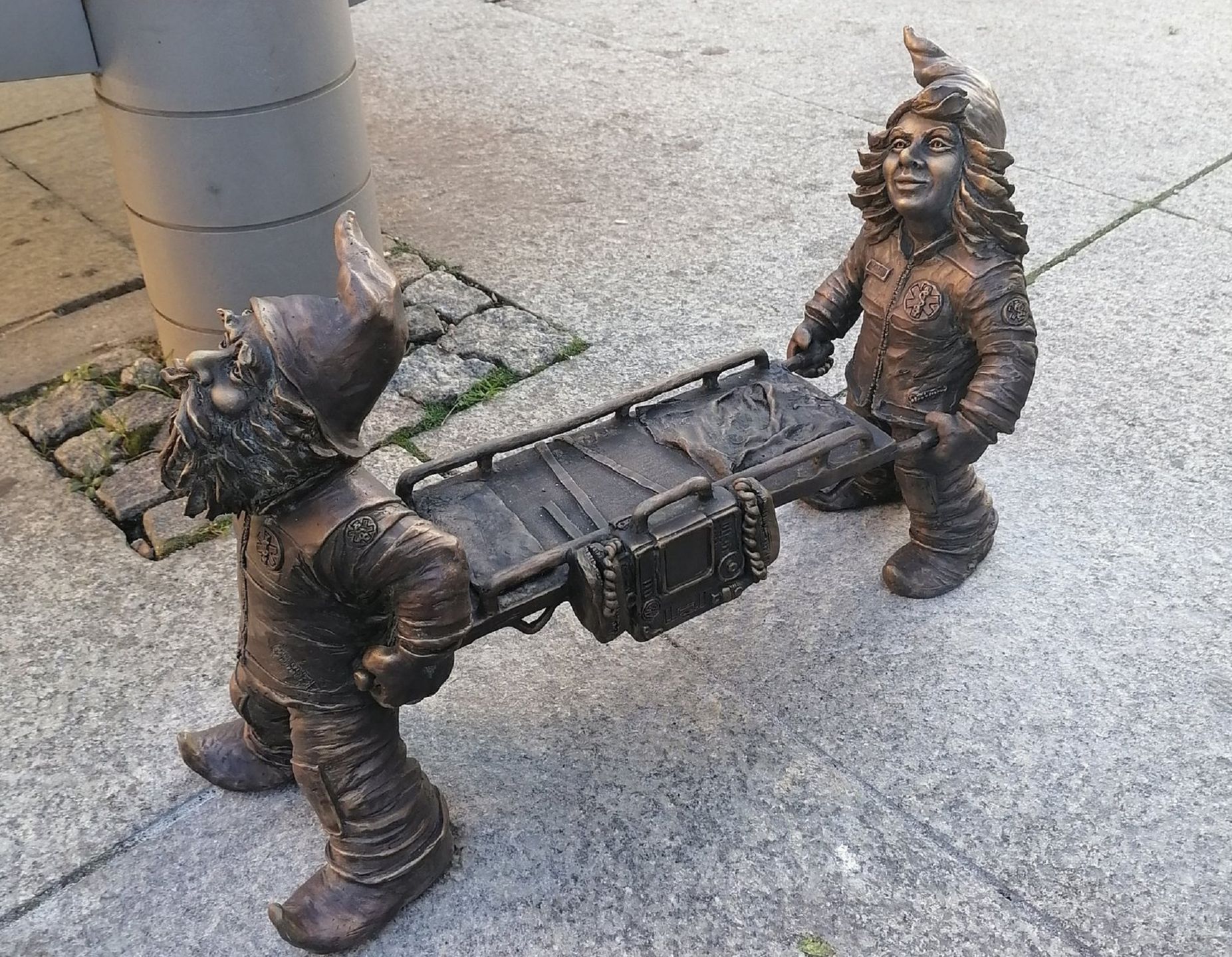 Zdjęcie dnia. Nowe krasnale we Wrocławiu. To ratownicy medyczni 1