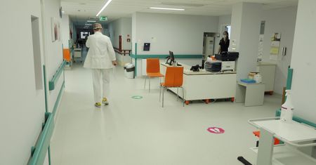 Koronawirus. Wrocław. Zakażeni lekarze ze szpitala na Kamieńskiego. Wstrzymane przyjęcia na jednym oddziale