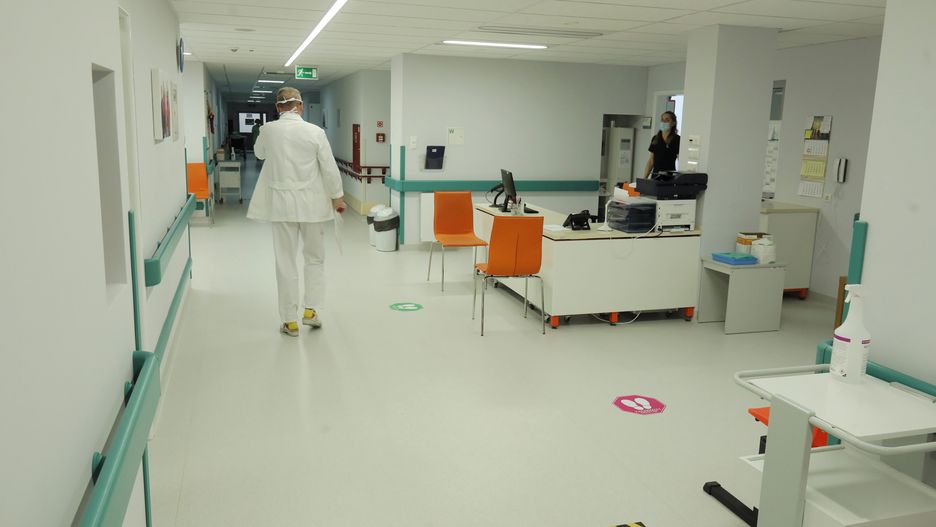 Koronawirus. Wrocław. Zakażeni lekarze ze szpitala na Kamieńskiego. Wstrzymane przyjęcia na jednym oddziale