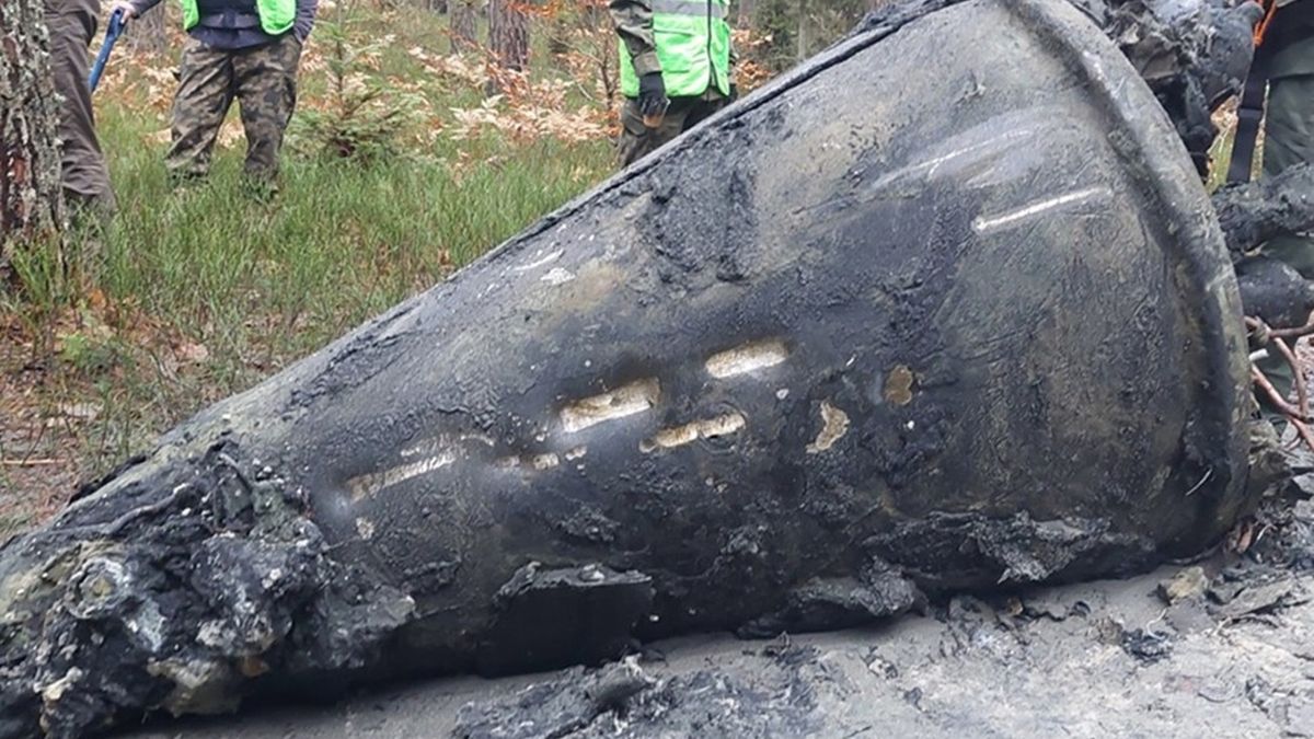 Fragmenty rakiety z drugiej wojny światowej.