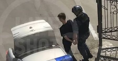 Przytulił nauczycielkę podczas lekcji. Po chwili leżała we własnej krwi