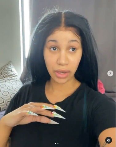 Cardi B bez makijażu