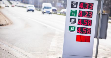 Takich obniżek jeszcze nie notowano. Paliwa najtańsze na Śląsku, LPG najlepiej tankować w Opolu