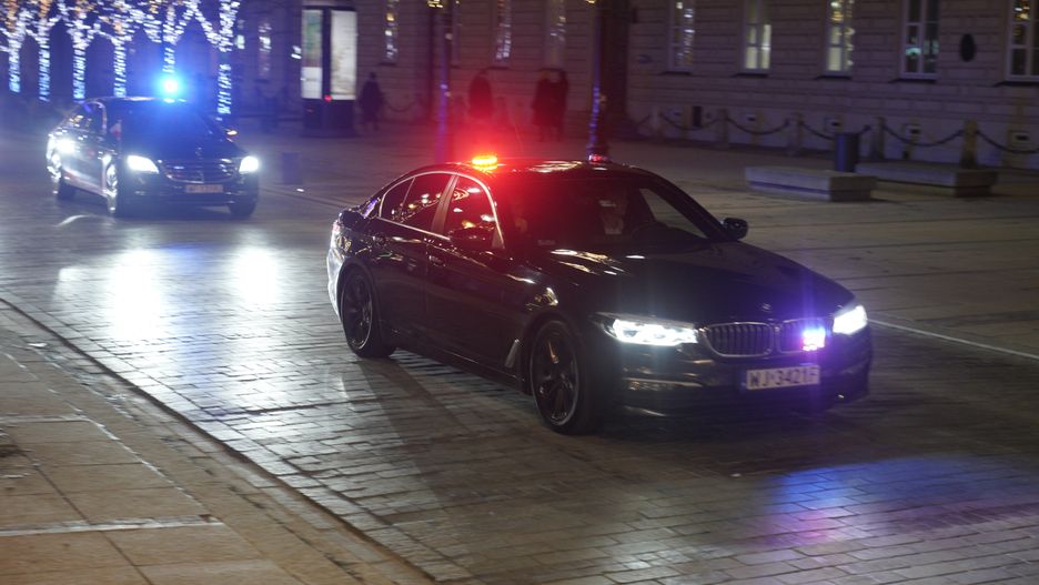 Cars with sirens from the Presidential Palace are seen on the Krakowskie Przedmiescie street in Warsaw, Poland on 09 January, 2024. Maciej Wasik and Mariusz Kaminski, two opposition MPs who previously led the government anti-corruption bureau CBA have been hiding out in the Presidential Palace after a warrant for their arrest had been issued following a court verdict in a corruption case. (Photo by Jaap Arriens/NurPhoto via Getty Images)