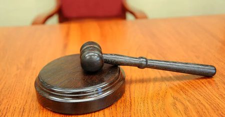 "Chciał tylko pomóc". Został oskarżony o napaść