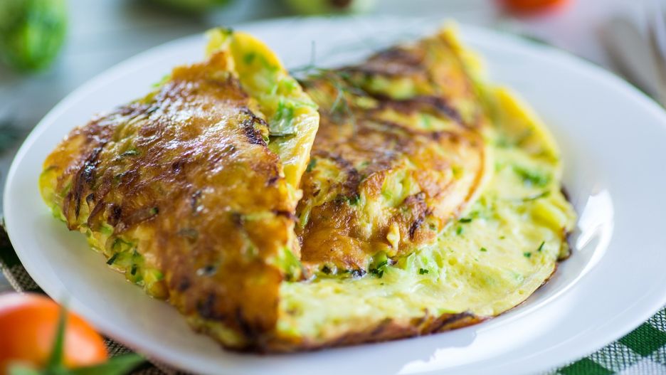 Omlet z cukinią i serem