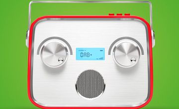 Tylu Polaków słucha radia cyfrowego