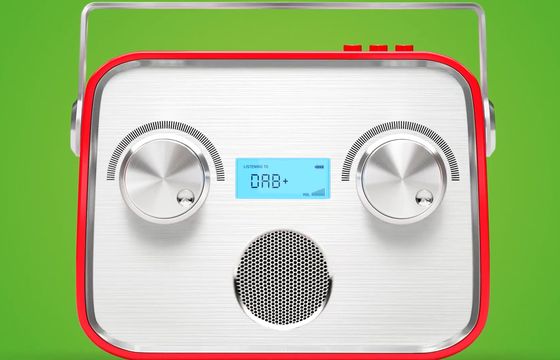 Tylu Polaków słucha radia cyfrowego