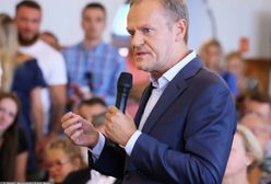 Chwila ciszy podczas spotkania. Tuskowi załamał się głos