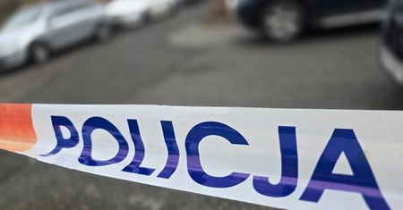 Krwawa szarpanina na dworcu w Cieszynie. 44-latek miał kilkukrotnie ugodzić nożem 42-latka