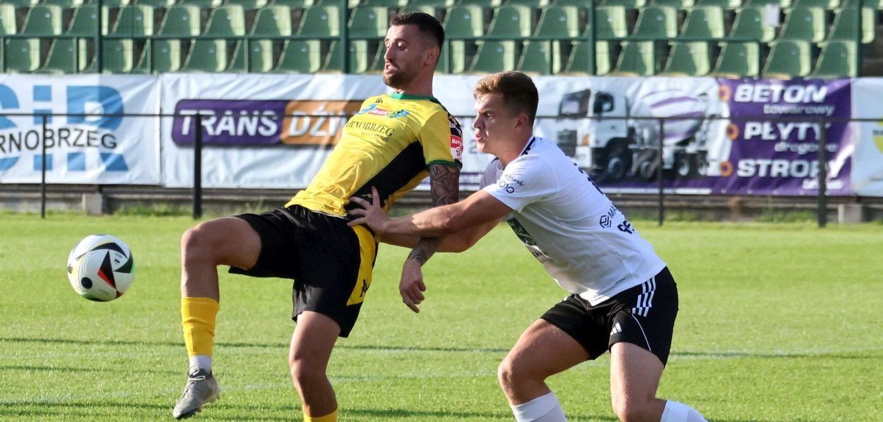 Betclic 3 Liga. Siarka Tarnobrzeg odpaliła w Połańcu. Hat-trick Pawła Mroza i nie tylko
