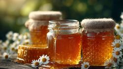 Miodowe porównanie, rankingi i wskazówki. Miód naturalny vs syrop glukozowo-fruktozowy - jak rozpoznać oszustwo?