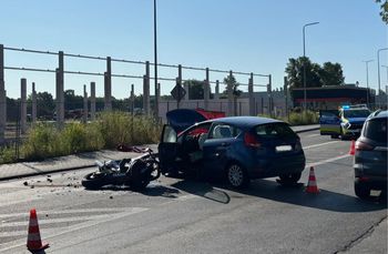 Tragiczne zderzenie motocyklisty z samochodem osobowym. Kierujący jednośladem zginął na miejscu