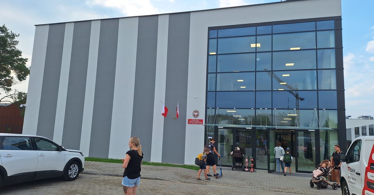 Toruń: Szkoła na Jarze już działa. Co z budową żłobka i sklepu?