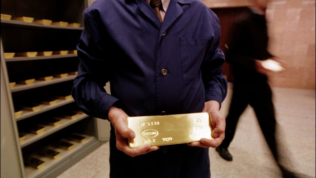 Popyt na złoto jest tak duży, że trudno je teraz kupić. Można jednak zamówić w dostawie terminowej. 