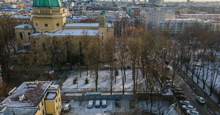 Plebania jak biurowiec? Kontrowersyjna budowa w centrum Warszawy
