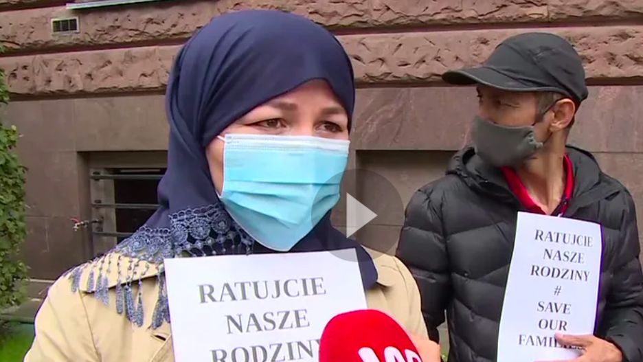 Warszawa. Pikieta Afgańczyków mieszkających w Polsce przed budynkiem Ministerstwa Spraw Zagranicznych. Proszą o wizy dla ich bliskich, którzy pozostali w przejętym przez talibów kraju (WP)