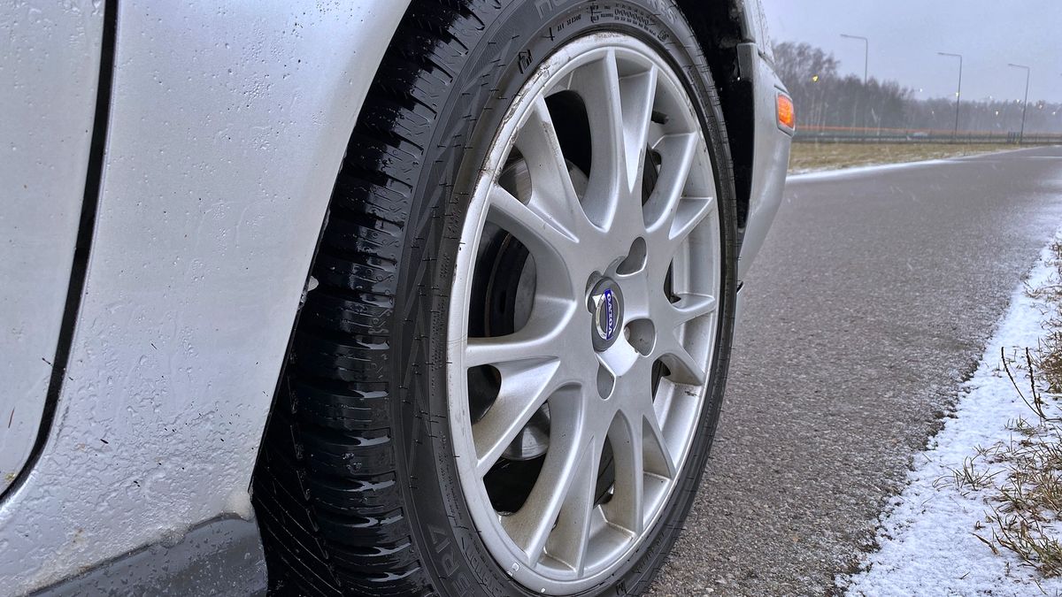 Opony całoroczne stale zyskują na popularności. Nawet po zimie ich zakup ma sens