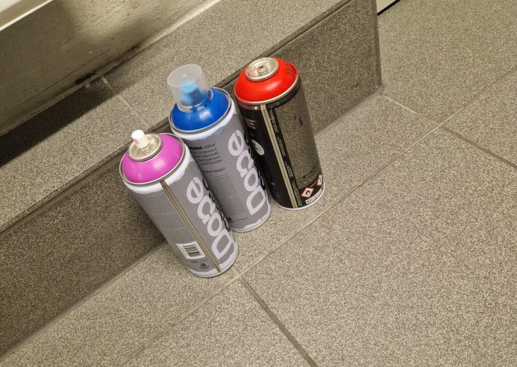 Poznań: 23-latek zatrzymany na gorącym uczynku. Malował po elewacji i miał przy sobie narkotyki