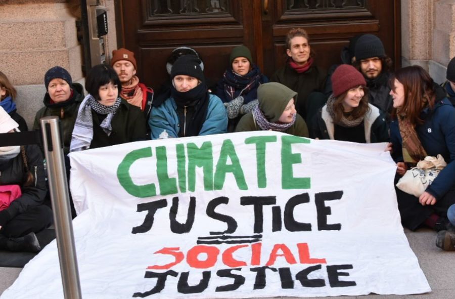 Greta Thunberg acts again. This time, in front of Riksdag