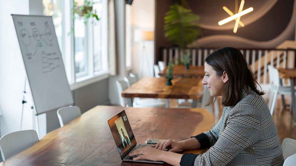 nauczycielka laptop szkoła rok szkolny 