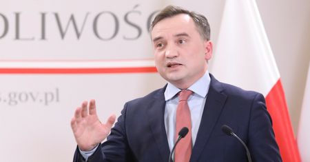 Fundusz Odbudowy. Ziobro chce blokować decyzje UE