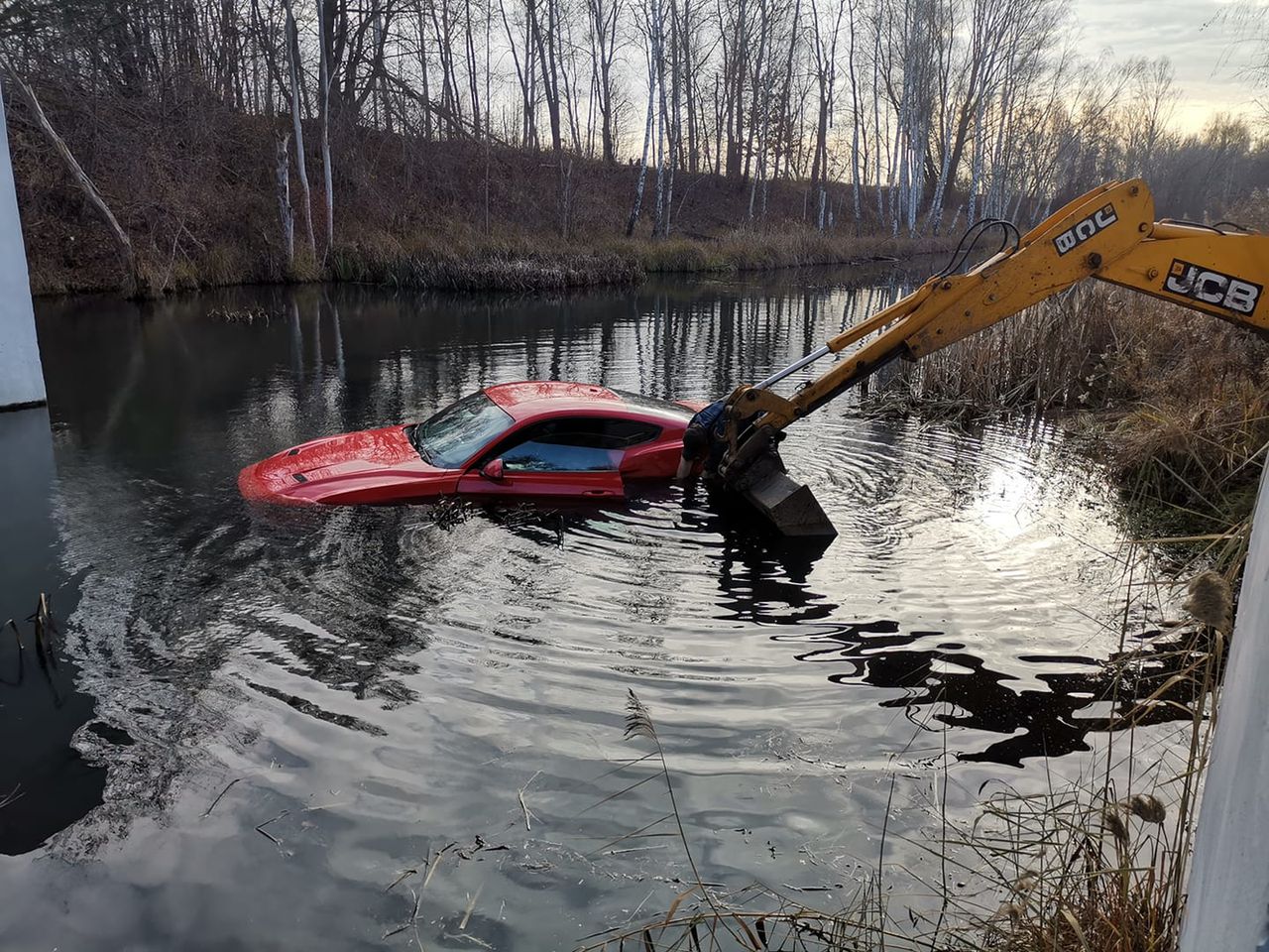 Na szczęście zbiornik nie okazał się przesadnie głęboki.