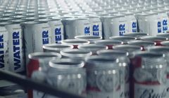 Budweiser w reklamie na Super Bowl zamiast piwa promuje wodę (wideo)