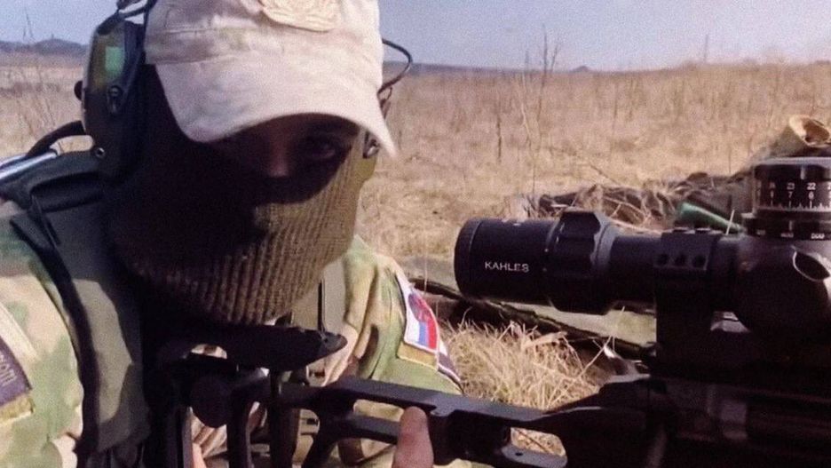 Rosyjski snajper z karabinem z austriacką lunetą Kahles.