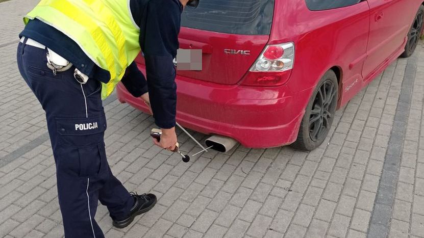 Badanie głośności wydechu za pomocą sonometru