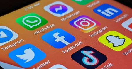Gigant internetowy idzie na wojnę z antyszczepionkowcami! Jakie kroki podjął?