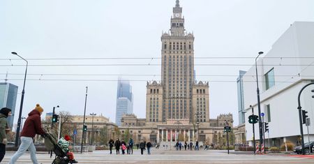 800 plus dla obcokrajowców. Polacy wyrazili swoje zdanie w sondażu