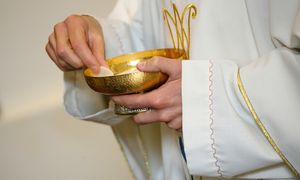 Jak długo można przyjmować komunię po spowiedzi? Nie każdy to wie