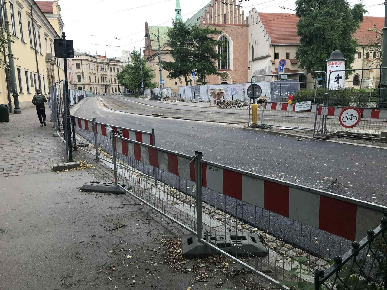 Remont na ul. Franciszkańskiej w Krakowie dobiega końca. Pasażerowie wkrótce odetchną