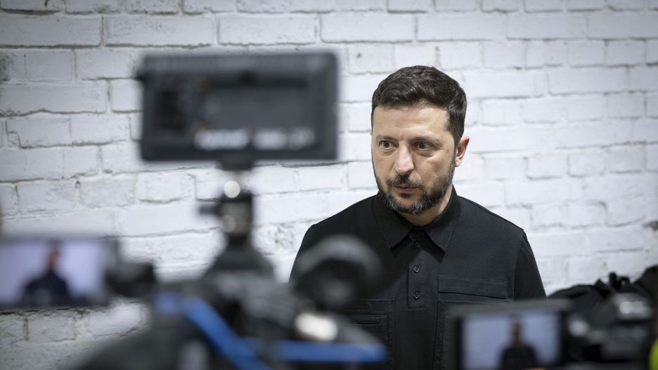 A handout picture made available by the Presidential Press Service shows Ukraine?s President Volodymyr Zelensky visiting a facility where interceptor drones are produced at an undisclosed location in Ukraine, 25 July 2025, amid the ongoing Russian invasion. EPA/PRESIDENTIAL PRESS SERVICE HANDOUT HANDOUT EDITORIAL USE ONLY/NO SALES Dostawca: PAP/EPA.